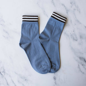 Women's Basic Line Crew Socks: Burgundy