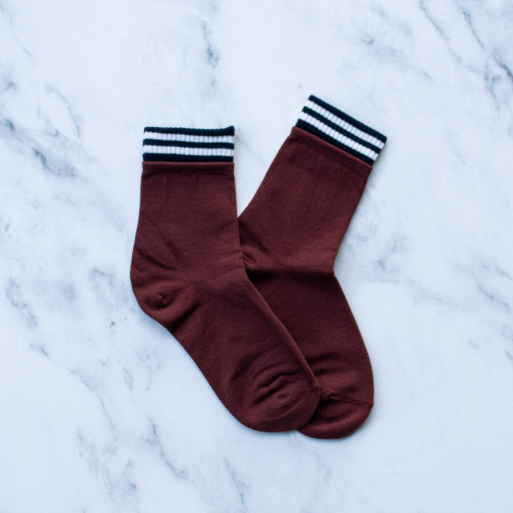 Women's Basic Line Crew Socks: Burgundy