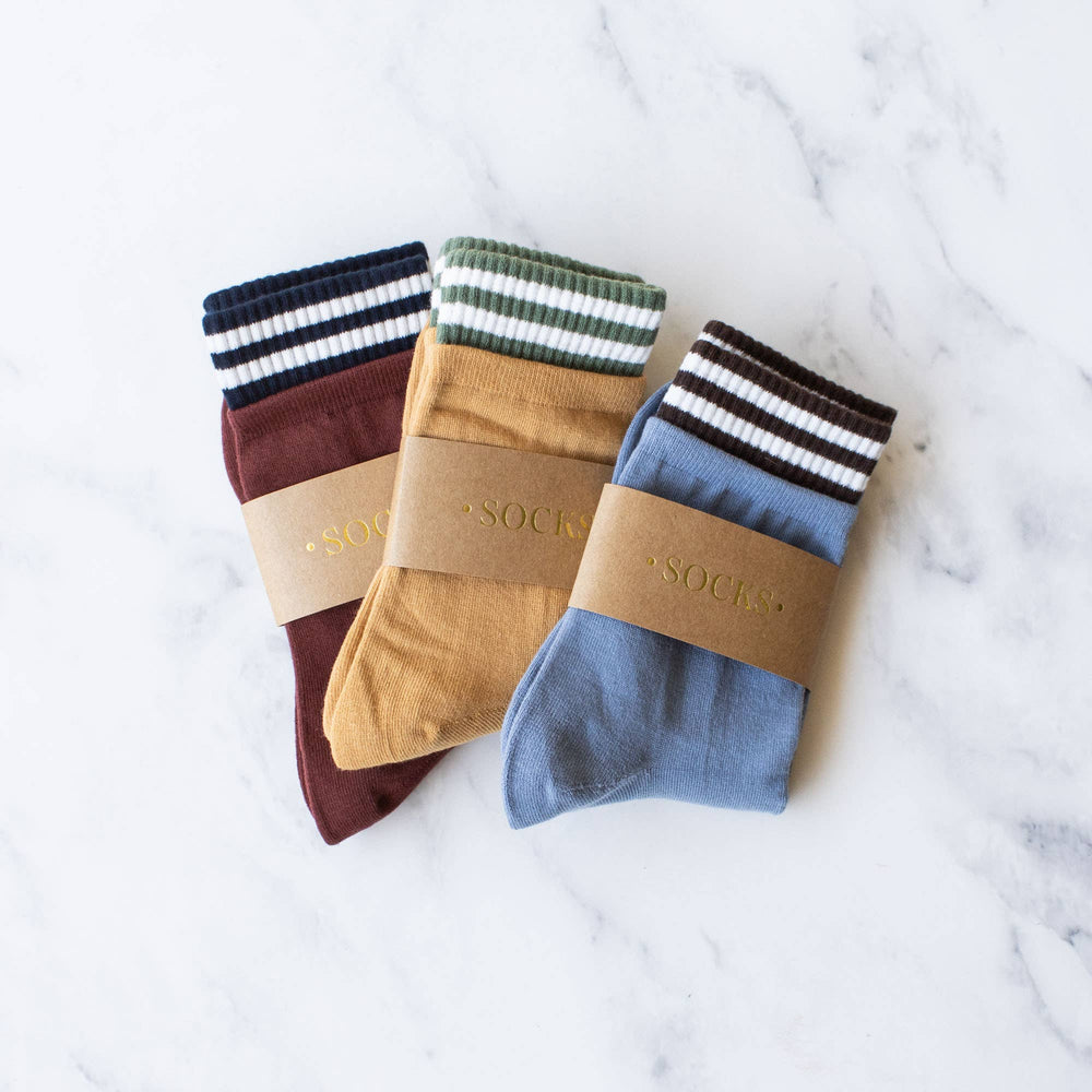 Women's Basic Line Crew Socks: Burgundy